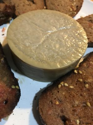 Cashew curated cheese at THELIVINGFOOD in Barcelona