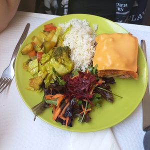 Lasanha de cogumelos com queijo vegan at Pausa Util in Braga