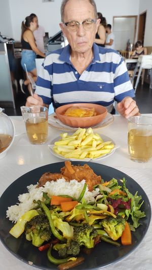 Francesina, bifanhas de sofa con molo de noces at Pausa Util in Braga