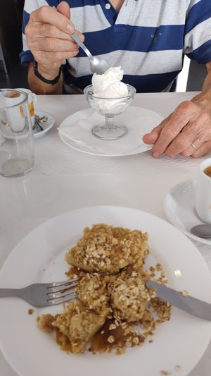 Mousse de Maracuja and Tarte de Maça at Pausa Util in Braga