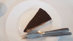 Torta de chocolate com caramelo at Pausa Util in Braga