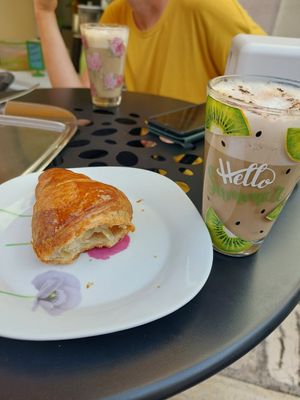 Croissant and latte at Gelateria Italia in Rovinj