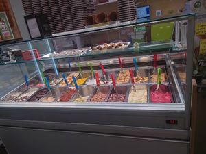 The ice creams with green spoons are the vegan ones at Gelateria Italia in Rovinj