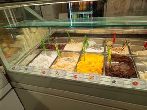 Green handle = vegan at Gelateria Italia in Rovinj