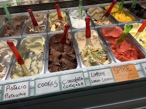 Vegan gelato marked with a V at Gelateria Italia in Rovinj