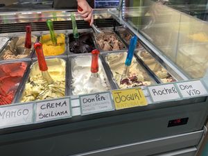 Vegan gelato marked with a V at Gelateria Italia in Rovinj
