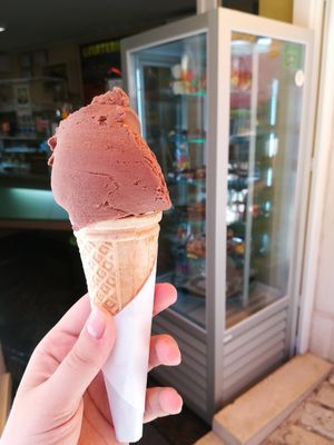 "zero" sugar free rice milk based haselnut ice cream at Gelateria Italia in Rovinj