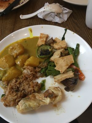 Green curry, spring rolls, tofu, mushroom and vegetables  at Ahimsa Buffet 無肉食 in Hong Kong Island