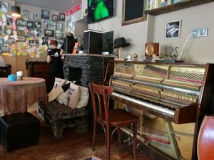 Live music at evening at Palaty in Kutaisi