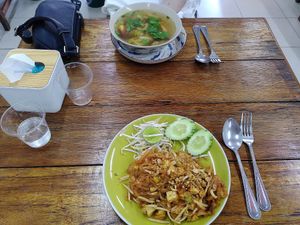 Tom Yam and Pad Thai at Luk To in Phuket