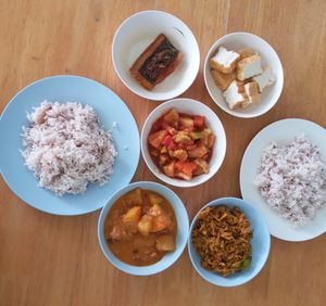 Lunch, each bowl cost 30Bath, rice 20Bath at June Vegetarian Restaurant - Maybe closed in Phuket