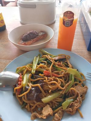 Tjaw min with fake fish. #Veganuary at June Vegetarian Restaurant - Maybe closed in Phuket