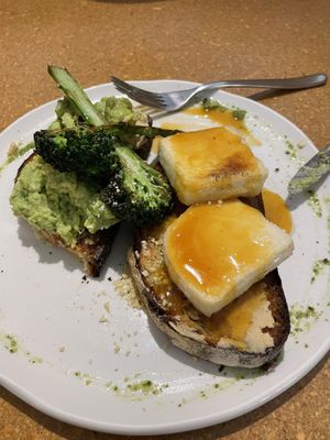 Smashed avo 🥑 on toast  at Cafe Mimosa in Takapuna