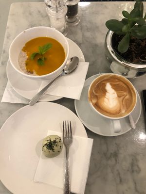 Breakfast  at Superfoods & Organic Liquids in Berlin