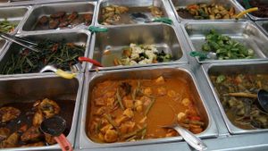 Lunch Buffet at Blue Boy Vegetarian Food Centre in Kuala Lumpur