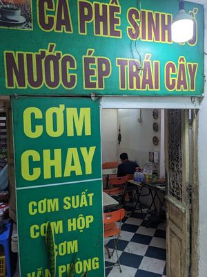Heres the restaurant down the alley at Tu Hao in Hanoi
