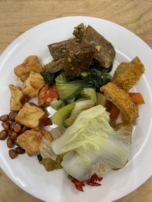 Couldn’t eat it - most tastes old or bland   at Tu Hao in Hanoi