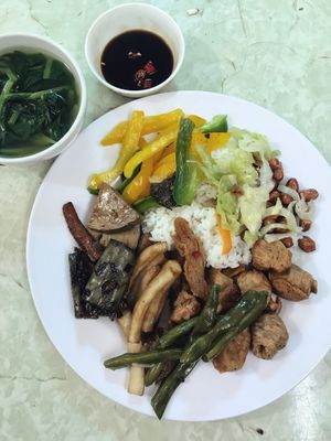 Buffet plate at Tu Hao in Hanoi