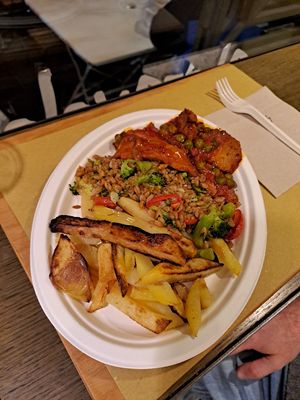 Plato grande del buffet at Radicetonda - Piazza Buozzi in Milan