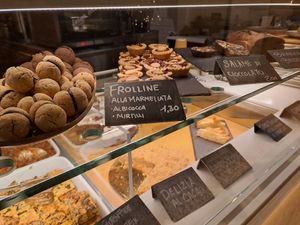 Distintas opciones del buffet at Radicetonda - Piazza Buozzi in Milan