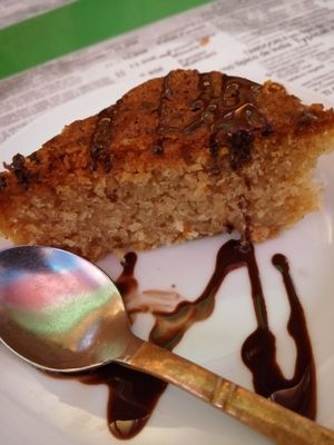 Tarta de zanahoria at Veg World India in Barcelona