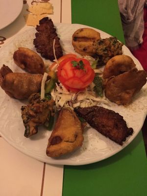 mixed starters at Veg World India in Barcelona