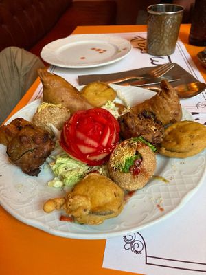 Mixed starters   at Veg World India in Barcelona