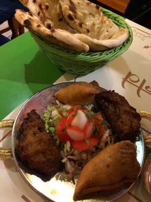 Sanidad y pakoras  at Veg World India in Barcelona
