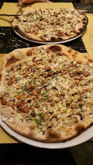 Vegan pizza at Ostia Che Pizza in Rome
