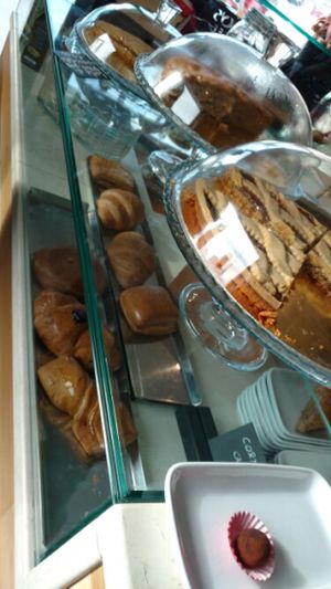vegan cakes, tartufini and brioches at 100% Bio in Rome