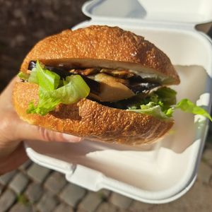 Seitan and grilled aubergine roll at 100% Bio in Rome