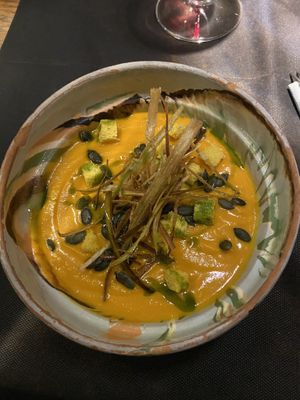 Vellutata di carote zenzero pane alla curcuma semi di zucca e porro croccante  at 100% Bio in Rome