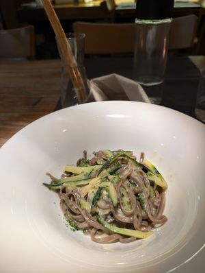 Linguine with coconut cream and black garlic at 100% Bio in Rome