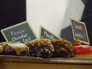 Mmmmmmmm Doughnuts at Las Vegans in Paris