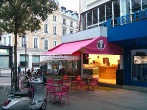 Patio at Las Vegans in Paris