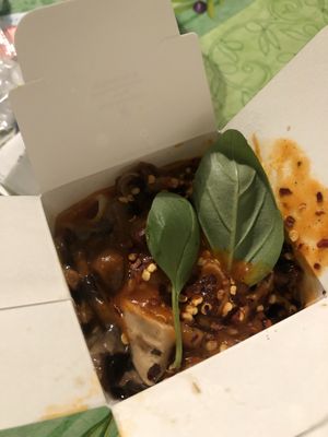 Vegan pomodoro pasta with chilli and mushrooms at Dal Moro's Fresh Pasta To Go in Venice