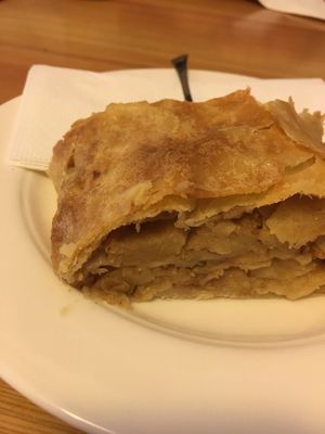 Vegan apple strüdel at Biochi in Schladming