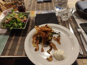 Cabbage and fried potato peels at Ma va' in Rome