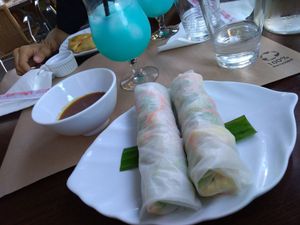 Nems crus aux legumes et tofu at La Baie du Dragon in Marseille