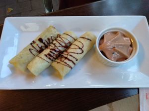 Nems a la banane et au chocolat , chantilly vgl maison at La Baie du Dragon in Marseille