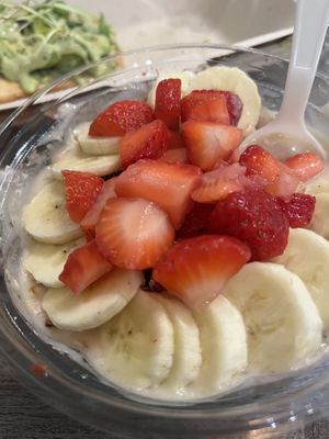 Gingerbread, smoothie bowl  at The Green Cat in Virginia Beach