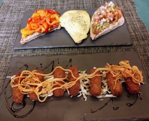 Tostadas and mushroom croquettes at Verdeando in Denia
