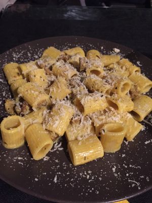 Rigatoni alla carbonara at Lizard in Rome