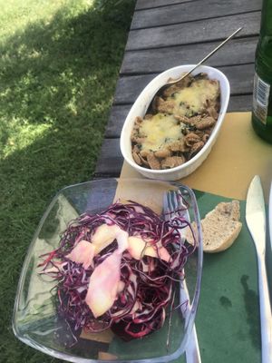 Pasticcio di pasta vegan e insalata di barbabietola e cavolo viola at Podere Capanne in Rome