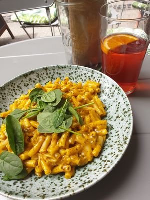 Truffle Mac & Cheese, Red Fruit tea at Beet in Luxembourg City