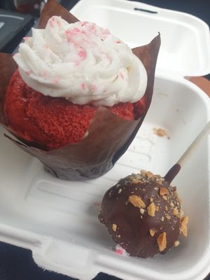 Red Velvet cupcake, Chocolate Cake Pop at Beet in Luxembourg City