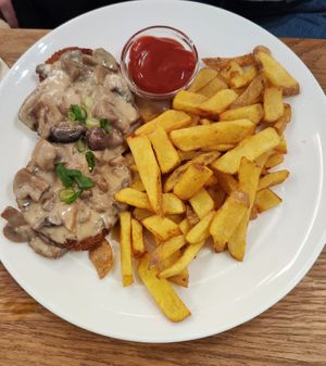 Schnitzel at Beet in Luxembourg City