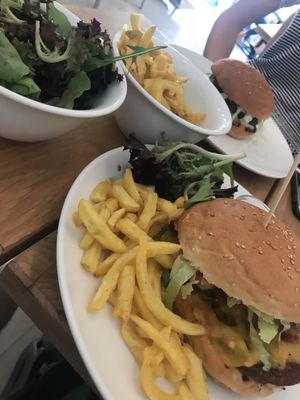 Personal recommendation: Chilli Cheesy Vegan Burger + double patty at Beet in Luxembourg City