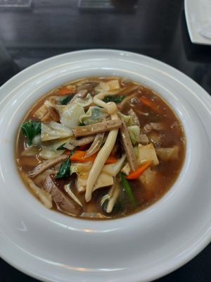 Rad naa - thick noodles in gravy at Guan Yim in Lampang