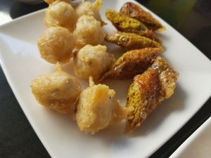 vegan sai ou (Chiang Mai sausages) and fried fishballs at Guan Yim in Lampang